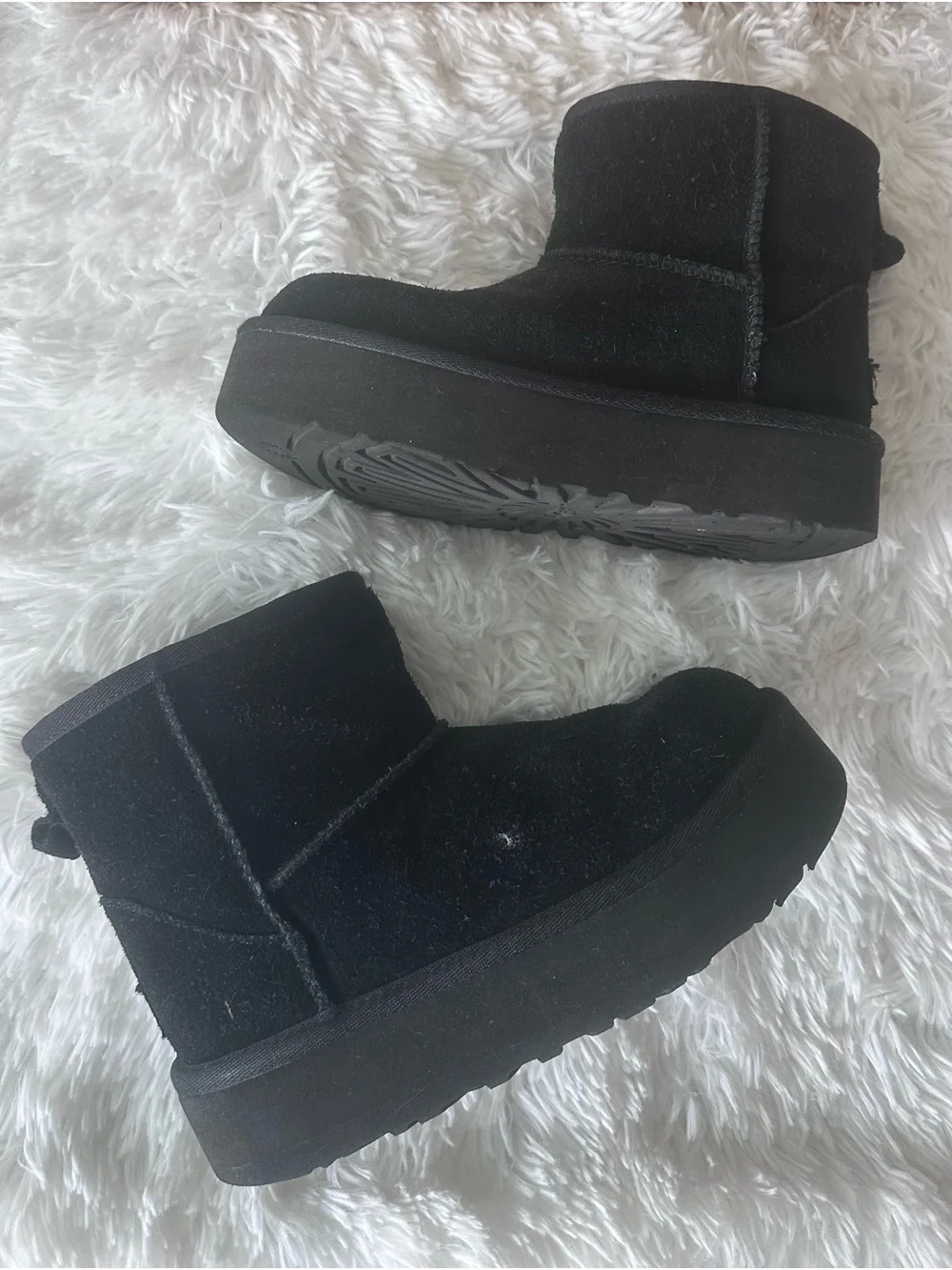 Used Girls Black UGG Kids Classic Short platform Boot size Y2